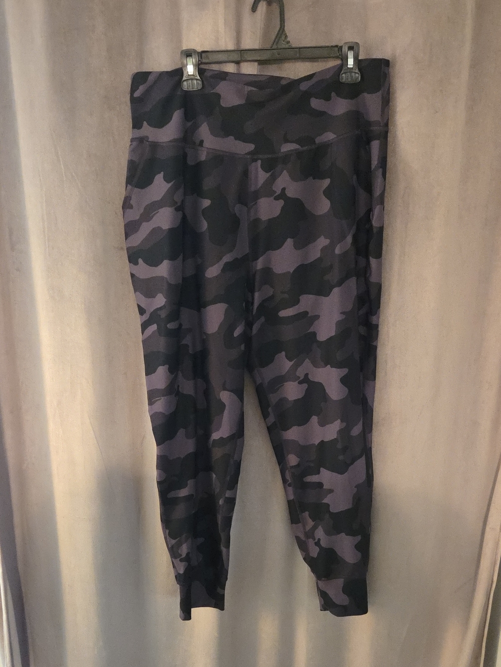 Old Navy XXL Black and Gray/purplish Camo High-Waist Leggings